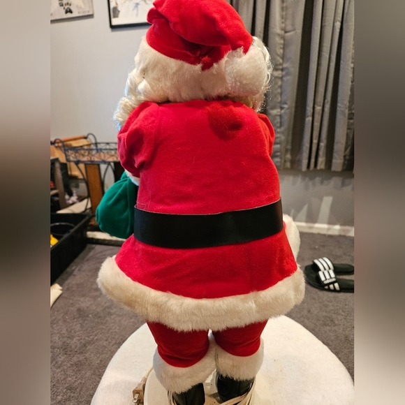 ANIMATED SANTA CLAUS - Picture 2 of 2